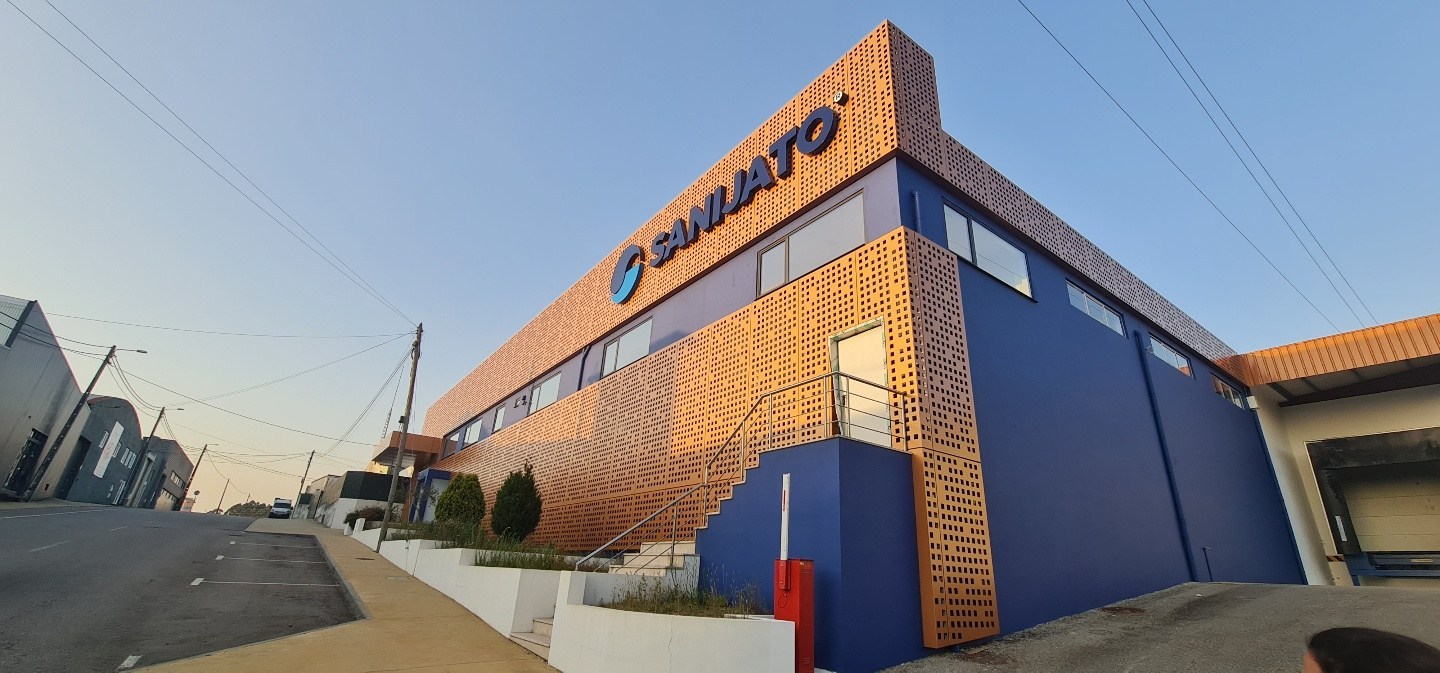 Nova sede da Sanijato — obra concluída e identidade integrada na fachada perfurada